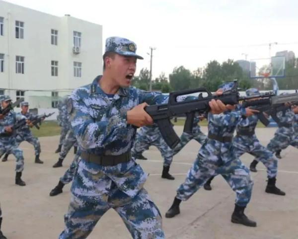 23岁“学霸”弃博从军，他的故事太励志了