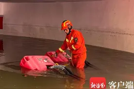 三亚多小区地下车库被淹 消防救援支队24小时排涝图片