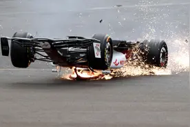 （体育）（5）赛车——F1英国大奖赛：周冠宇赛车卷入严重事故图片