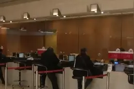 同一银行存美元 线下比线上利率高数倍！不同银行存美元利息差9倍图片