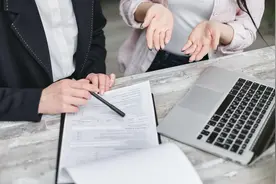 两个家族信托的故事图片