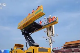 北京天安门广场及长安街华灯启动“体检”图片