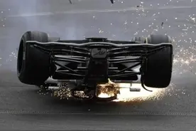 中国F1车手周冠宇遭遇严重事故！赛车被撞飞、翻滚……它救了他图片