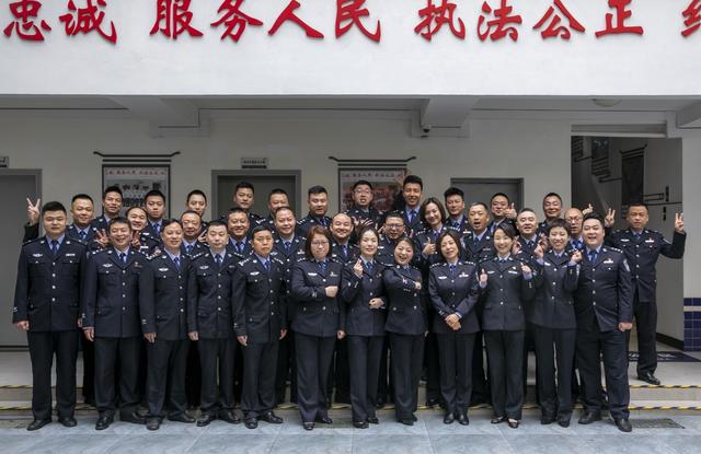 “全国公安机关爱民模范集体”黄瓦街派出所：巷子可以窄 但为民服务的思路要宽