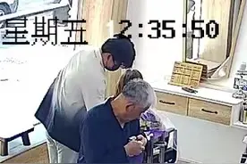 8旬老人理完发焦急掏口袋，被免单后两次鞠躬感谢，店主：看他年纪大一开始就没准备收钱图片