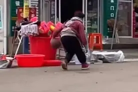 “摆摊篮球少年”毕业了图片