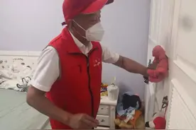 计算机本科男在上海做保姆，网友吵翻图片