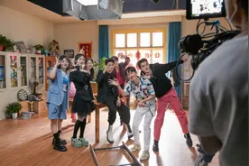 《你好，星期六》录制路透，杨紫许嵩复古现身图片