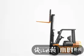 开着叉车上路行不行？不行！杭州这位司机闹出悲剧，太让人心痛图片