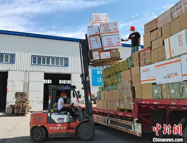 探访乌鲁木齐大型国际物流园：“物”从全国来“流”到四海去
