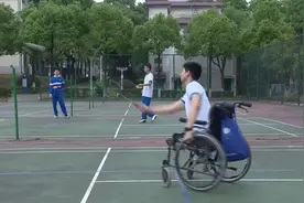 心有光芒 逆风飞翔｜长沙18岁“无腿少年”用双臂撑起求学梦，未来想研发智能假肢图片