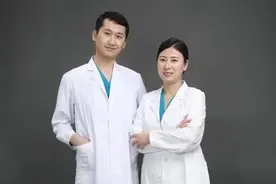 潍有正能量 | 潍坊火车站乘客突发疾病 医生夫妻紧急救助图片