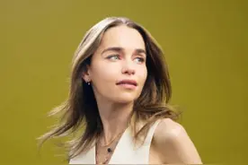 气质依旧！35岁“龙妈”艾米莉亚·克拉克杂志写真曝光图片