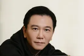 温兆伦：地球在转，人不能永远停留在一个位置丨人物图片