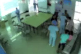 北海警方通报男童殴打女童：女童左前臂骨折，双方监护人和解视频封面