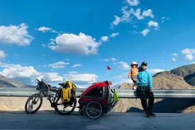 小女孩和爸爸旅行两年跨越山川湖海，网友直呼羡慕图片