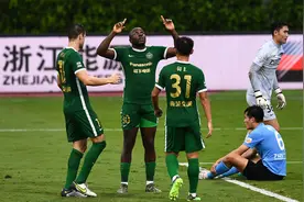（体育）足球——中超：浙江对阵大连人图片