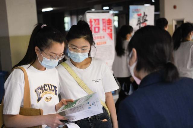 “先落户后就业”、发放就业补贴……多地多措并举促进高校毕业生就业