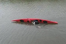 上海一男生玩皮划艇溺亡，消防发出安全警示：必须穿救生衣图片