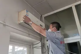 空调不制冷，冷凝水洒在楼道里！高温天使用空调攻略请收好图片