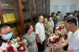 首批交流轮岗教师即将奔赴新学校，他们从“学校人”向“系统人”在转变图片