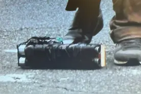 日本警方调查人员：应为“自制枪支”图片