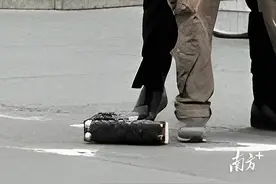 日本难道不禁枪吗？前首相没有安保吗？|快问快答图片