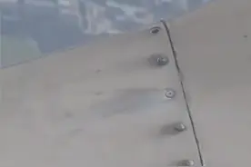 客机飞行中机翼螺丝松动，安全吗？多家航司已开始对飞机加强排查图片