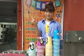 95后女孩带养父环游中国图片