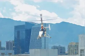 冲破云霄 展翅翱翔图片