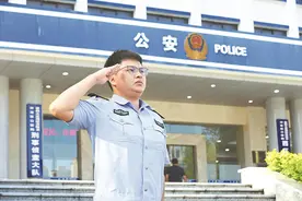 “惠州辅警哥”曾勇军：奋不顾身冲入车流勇救遇险男童图片