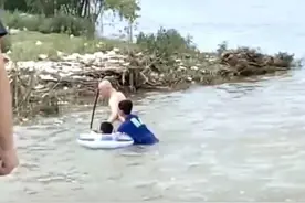 “光头哥”，你大步往前跑的样子，真帅图片