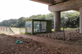 气愤！建筑垃圾竟倒在南水北调管线旁，说清理却覆土掩盖图片