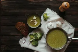 夏天喝绿豆汤好处多多，这么做消暑清热效果最好图片