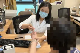 浙江50多岁女子刷剧到深夜，身体麻木仍继续，送医后，医生连称太晚了图片
