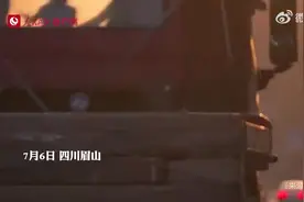 “夕阳下货车跳舞小女孩”视频爆火！主角找到了，是位小可爱图片