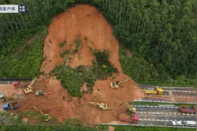 广东二广高速边坡塌方路段恢复双向通行图片