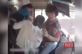 大巴司机高速上突发疾病昏迷，女乘客踩住刹车挽救一车人图片