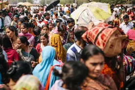 印度明年成人口最多的国家，世界人口将达80亿，但增长放缓图片