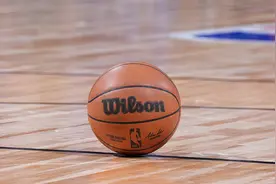 联盟通过新规 攻防转换故意犯规1罚1掷图片