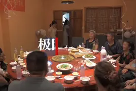 四姐妹悄然回老家为52岁父亲布置庆生，网友直呼太感动图片