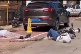 女子骑车与大爷发生摩擦，38度高温下均躺地不起，僵持20分钟后接受调解图片