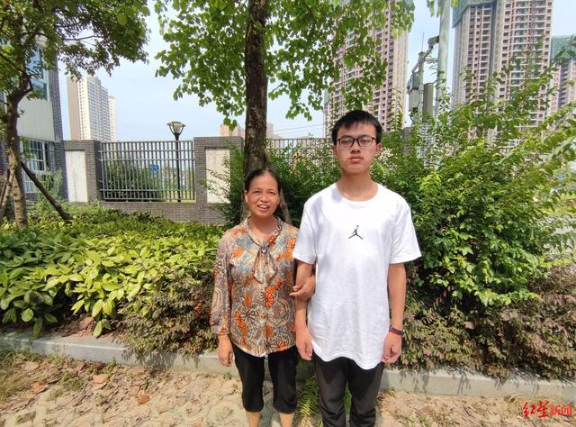 687分！四川自贡男生考上清华：幼时寄居山村亲戚家 母亲放弃打工守护他的求学梦