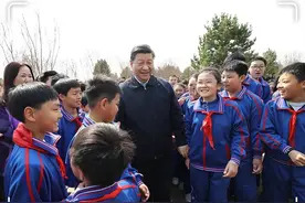 “你们就像小树苗一样，祝你们茁壮成长！”图片