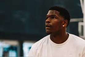 准备进化吗？！爱德华兹剃掉脏辫 留起清爽圆头图片