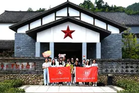 暑期社会实践PK| 浙商大学生走进十三军旧址，追寻红色足迹图片