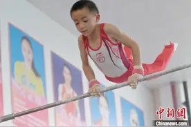 广西儿童体操锦标赛举行 参赛队员最小年龄仅6岁图片