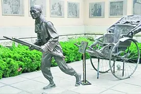 老舍在青岛创作《骆驼祥子》图片