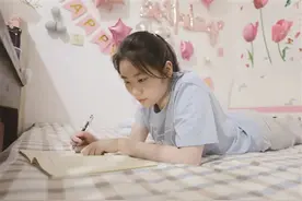 9年同窗情，收获友谊成就彼此 轮椅女与闺蜜共圆“大学梦”图片