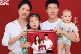 夫妻连续6年都拍甜蜜“套娃”纪念照，2人变4人，妻子越来越美图片
